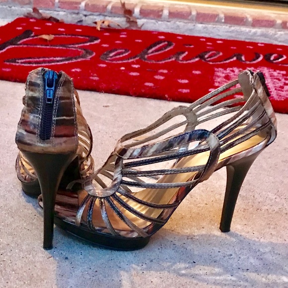 Shoes - Cream & Brown Exquisite Shoes with a splash of Tan